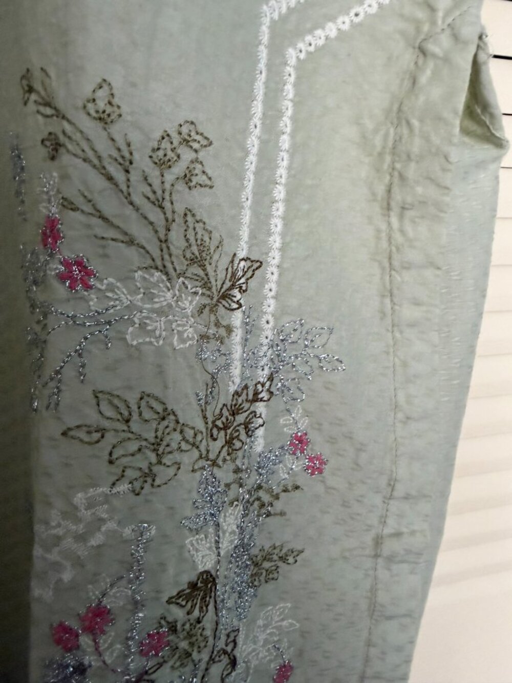 ‘Chikan Kari’ Embroidered Pista/Light Green Linen Top Size S - Picture 5 of 8